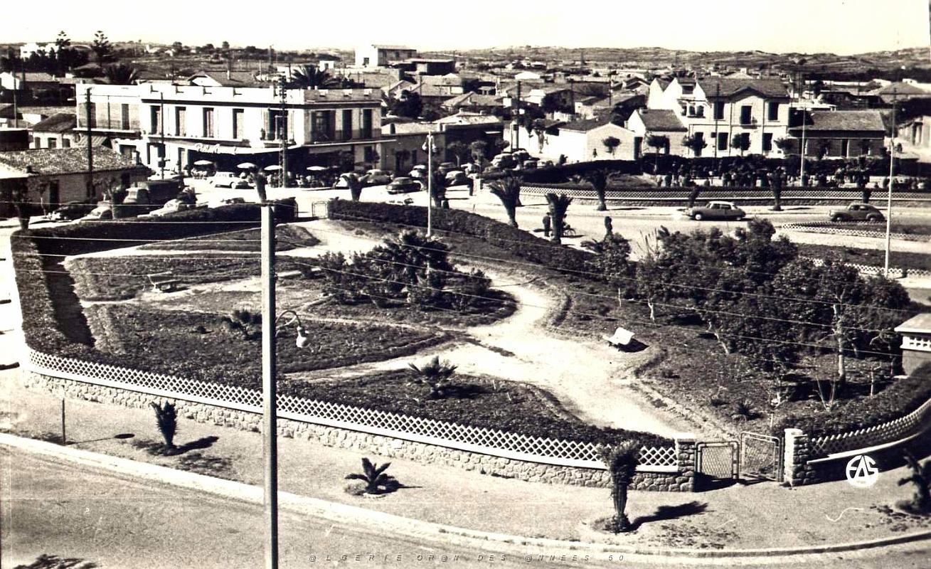 Ain el turck 501- Place de la victoire COLLECTION DES AMIS DE ND DE SANTA CRUZ.jpg
